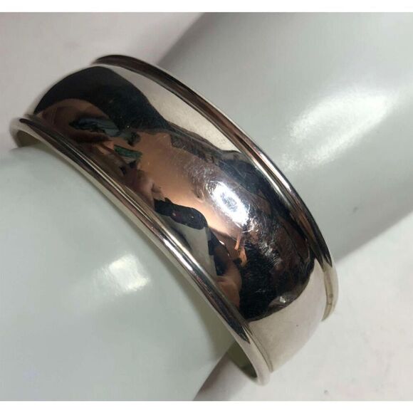 1402 Silpada Retired Domed Rolled Edge Sterling Silver Cuff Bracelet  20.0 grams - Picture 1 of 3